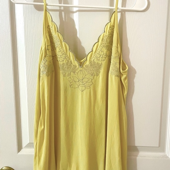 NWT. Maurice’s Medium yellow spaghetti strap v neck blouse - Picture 2 of 9